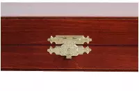 Eleganckie figury szachowe w brązowej drewnianej kasetce Eleganckie figury szachowe w brązowej drewnianej kasetce